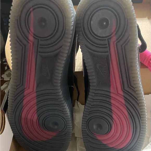 AIR FORCE 1 MID PRM
BLACK/METALLIC SILVER
NOIR/ARGENT METALLIQUE - Picture 10 of 11